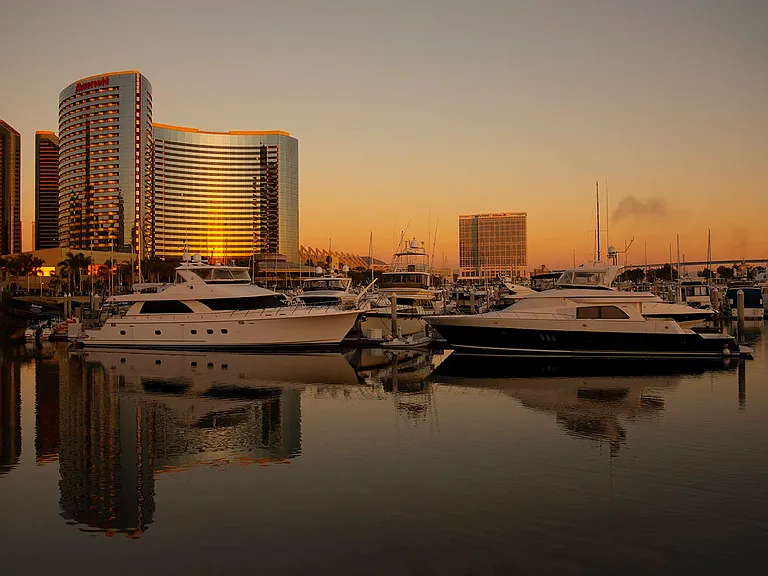 Seaport Village: Close to Seaport Village, where you can enjoy waterfront views, shops, and relaxing strolls.