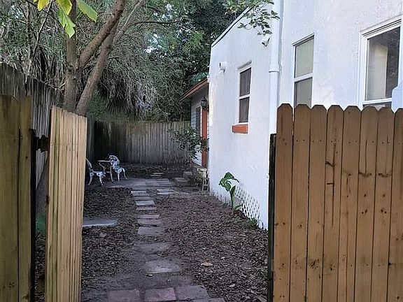 5th image of 810 NW 25th Ave