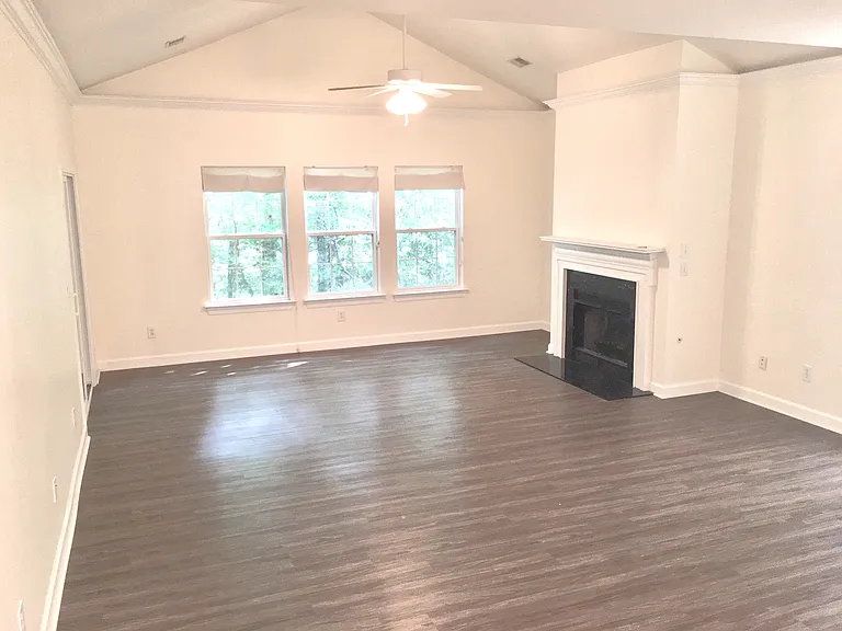 107 Pickering Ln — Photo 6