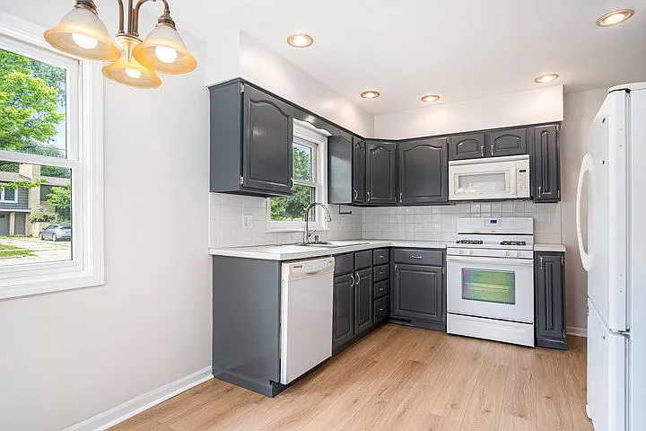 130 Plymouth Ave NE — Photo 14