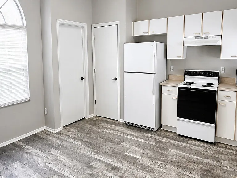 28202 Brokenmead Path — Photo 4
