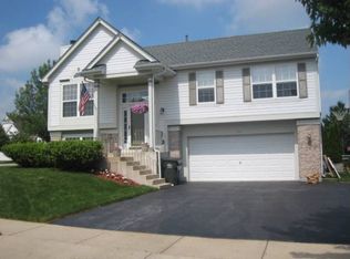 590 W Camden Ln, South Elgin, IL 60177