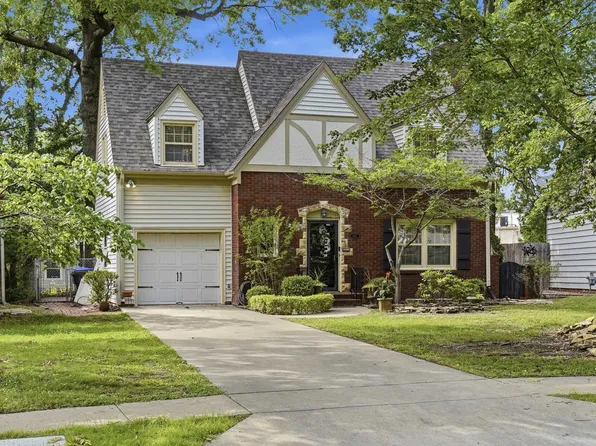 1265 SW Pembroke Ln, Topeka, KS 66604