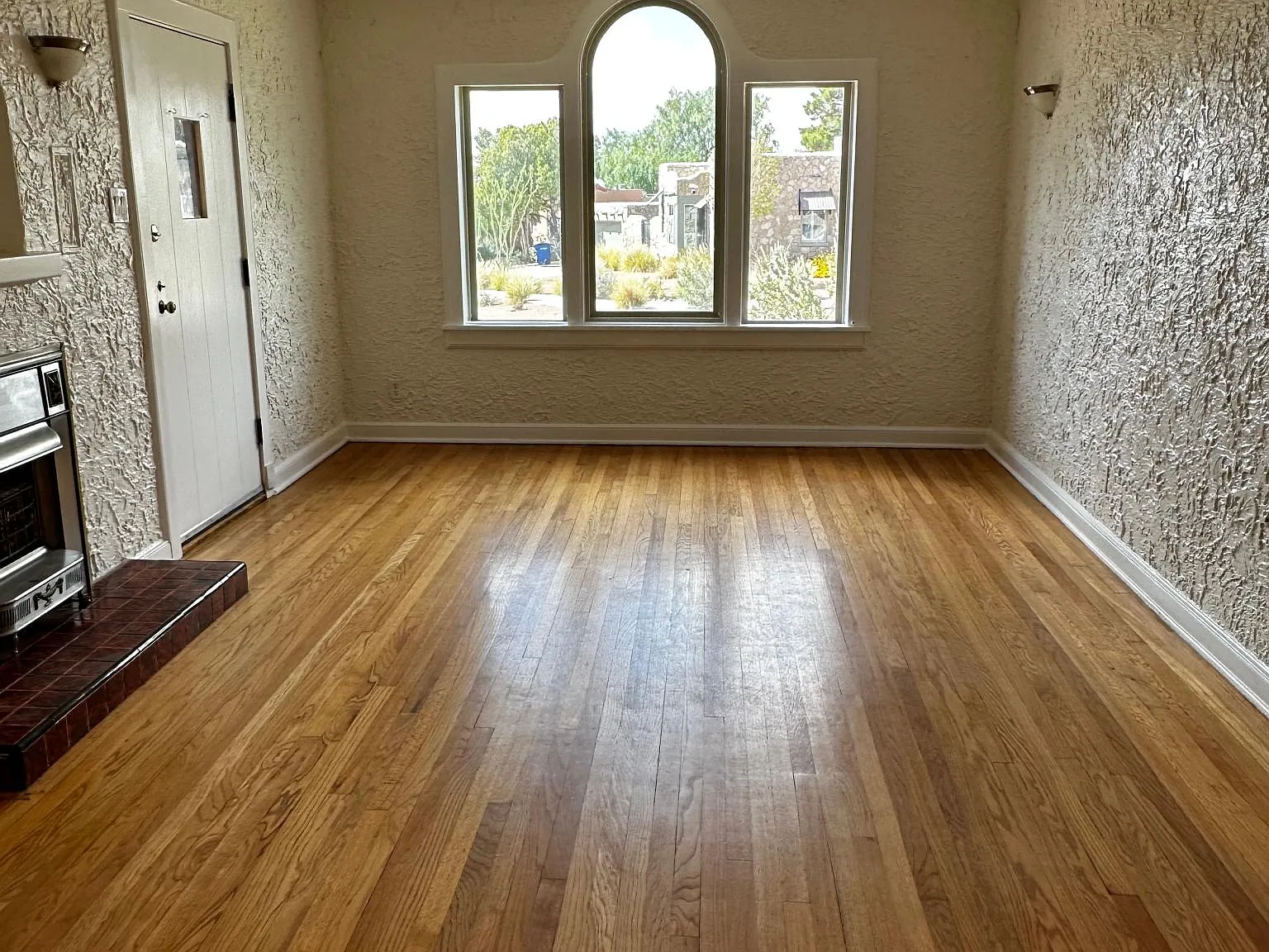2 bed, 1000 sqft, $1,550 — Photo 2