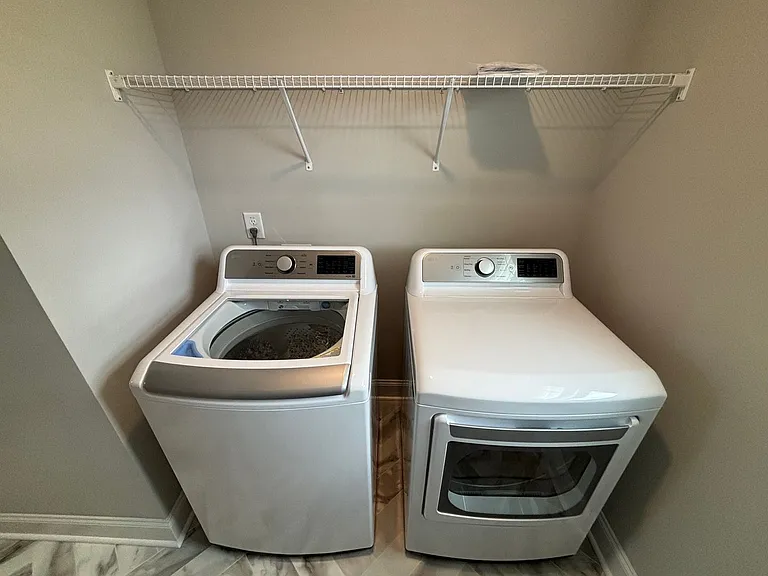 906 Recurve Ct — Photo 16