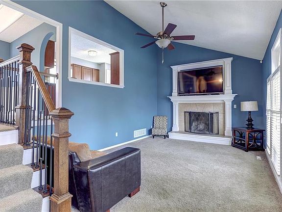 4th image of 1204 NW Delwood Dr