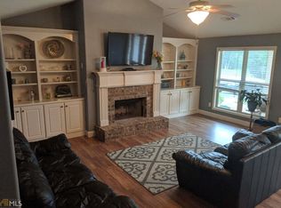 1929 Paynes Point, Winder, GA 30680