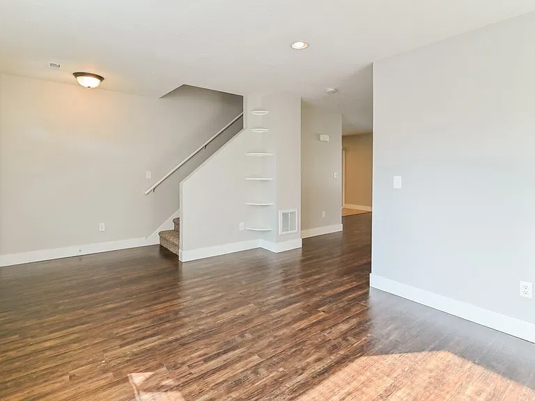 606 S Willow Park Dr — Photo 7