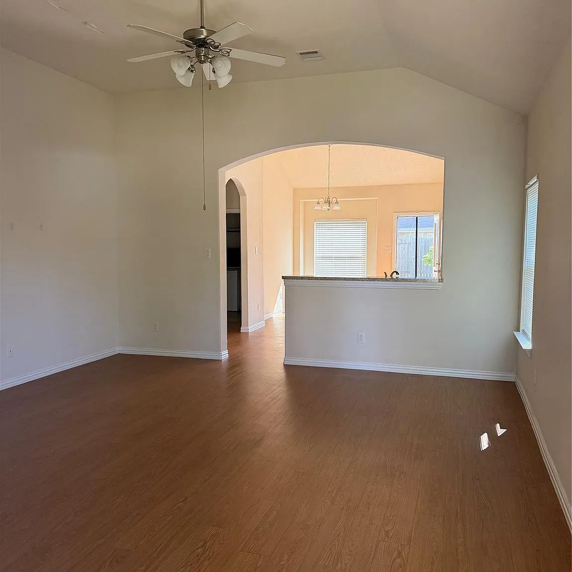 3 bed, 2.0 bath, 1355 sqft, $1,950 — Photo 4