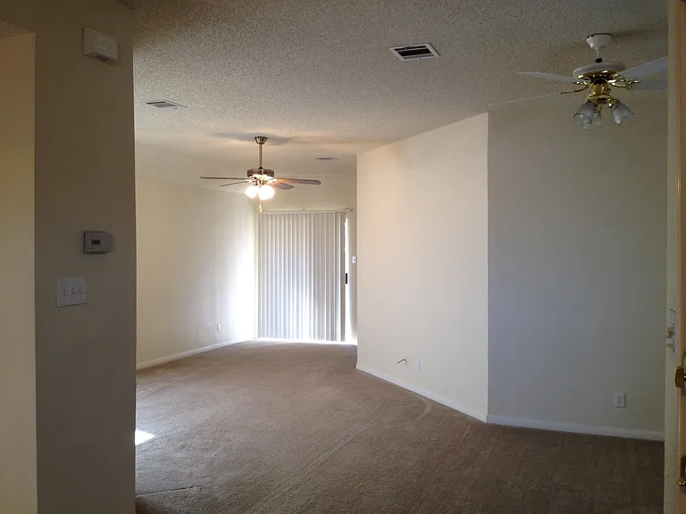 1513 Breezy Dr — Photo 3