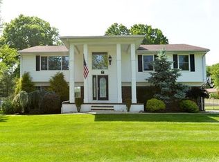 6 Nathaniel St, Monroe Township, NJ 08831