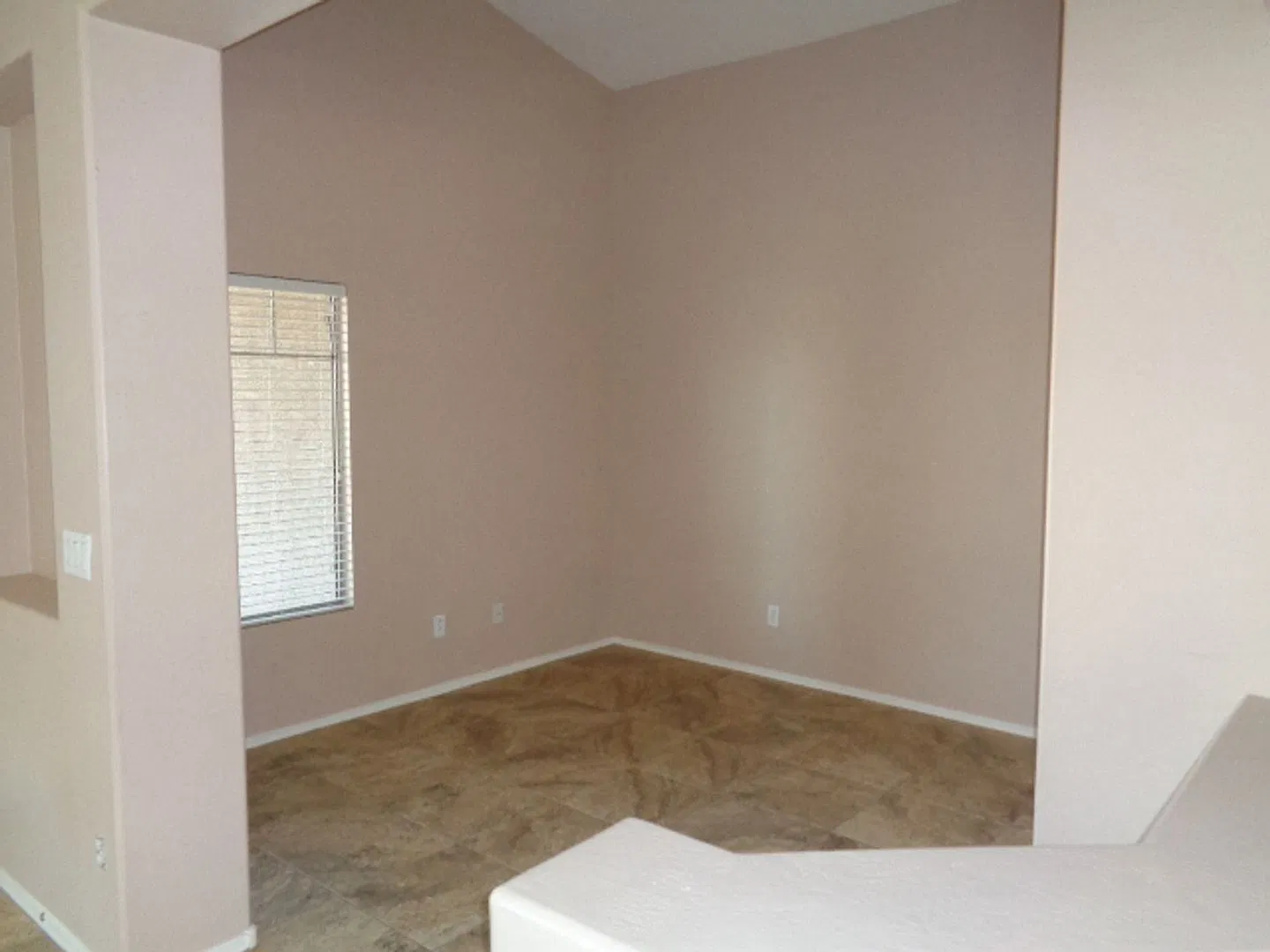 Beautiful 3 bedroom home in lovely neighborhood-available NOW! — Photo 4