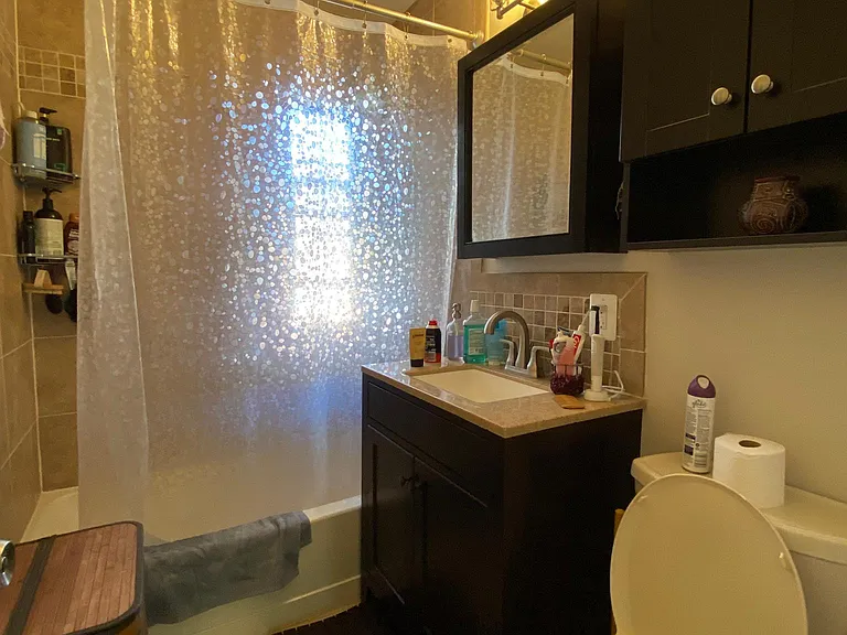 1805 N Rhodes St #250 — Photo 7
