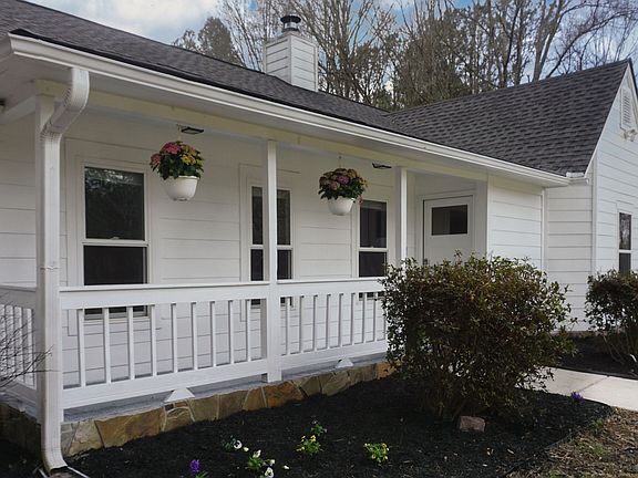 2nd image of 135 Dixie Ln