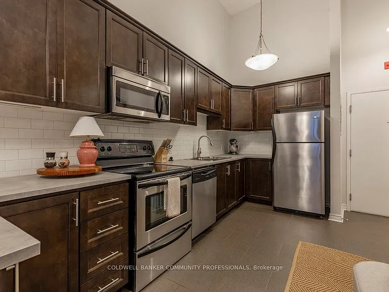 80 King William St #112 — Photo 12
