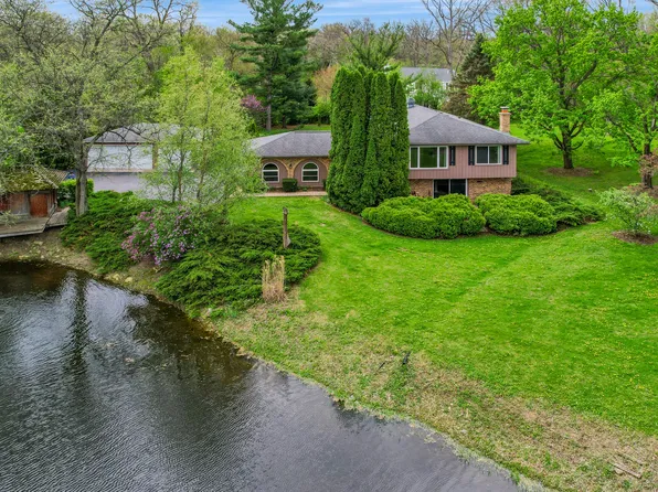 1N451 Indian Knoll Rd, West Chicago, IL 60185