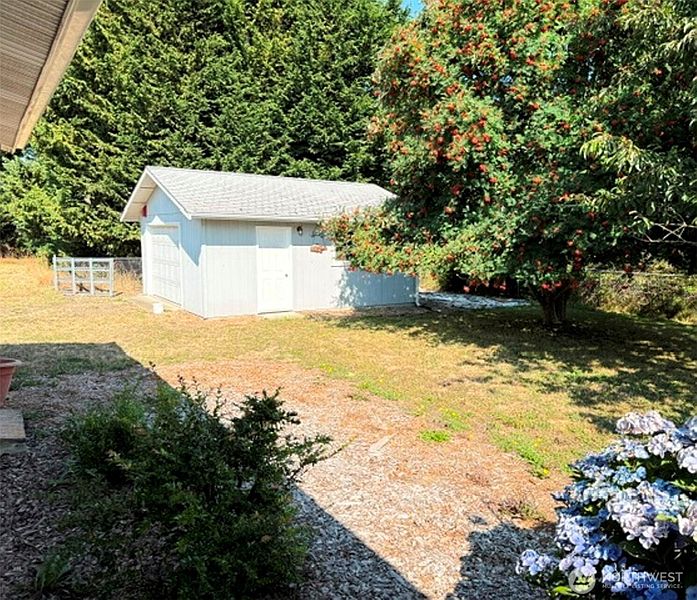 3rd image of 1111 Barr Road