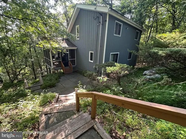 4284 Winchester Way, Bushkill, PA 18324