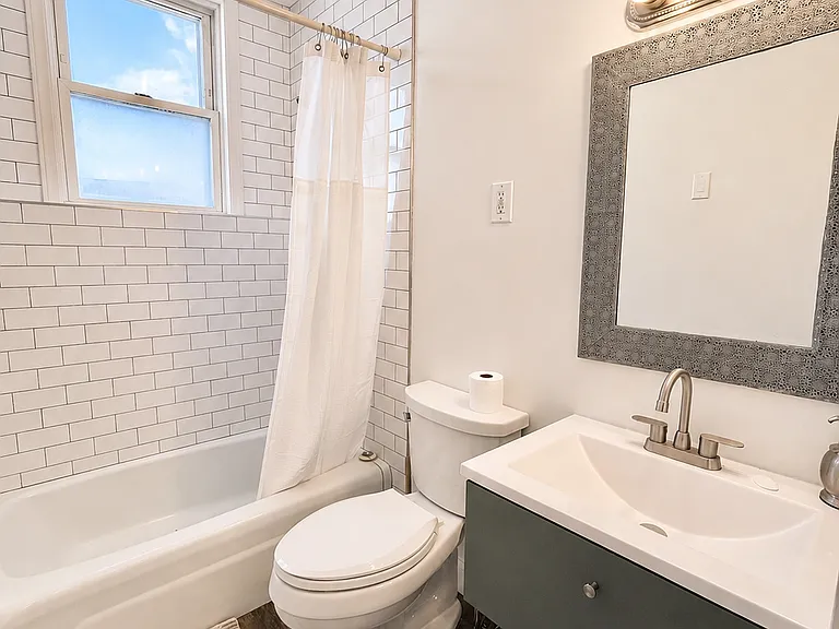 937 Webster St #2 — Photo 9