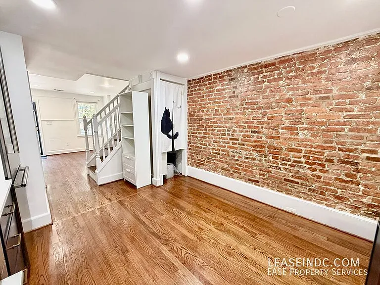 2333 17th St NW — Photo 11