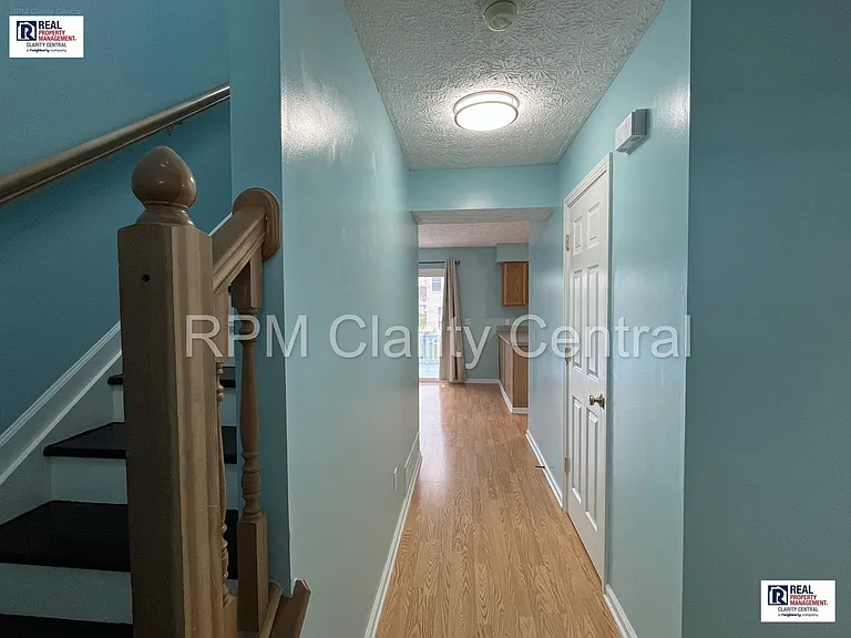 571 Peak Ct — Photo 2