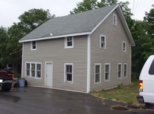 82 Sheldon St, Farmingdale, ME 04344