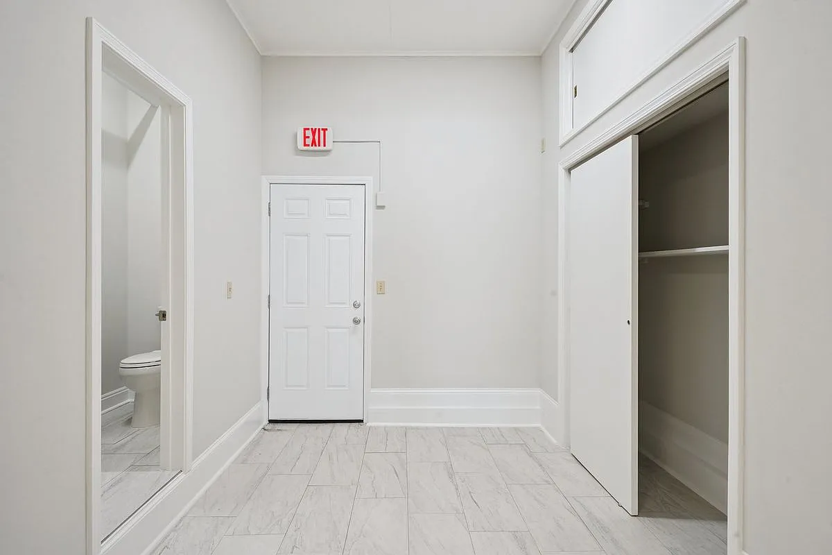 Studio, 1.0 bath, 1279 sqft, $2,132 — Photo 2