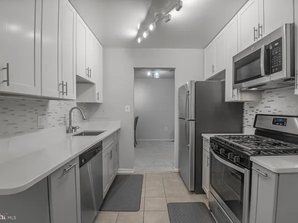 878 College Pkwy APT 103, Rockville, MD 20850