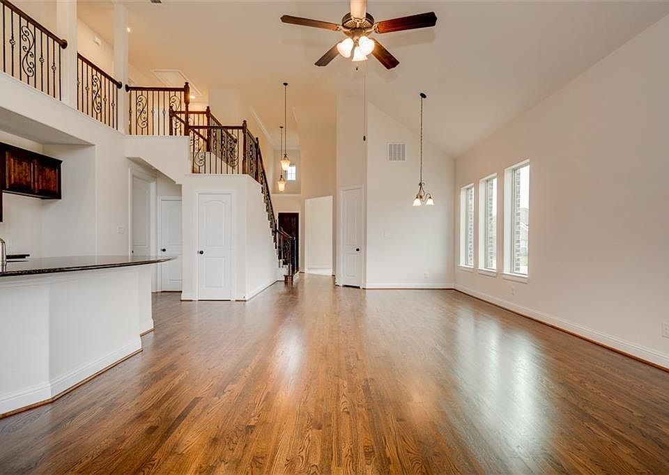 1st image of 15564 Yarberry Dr