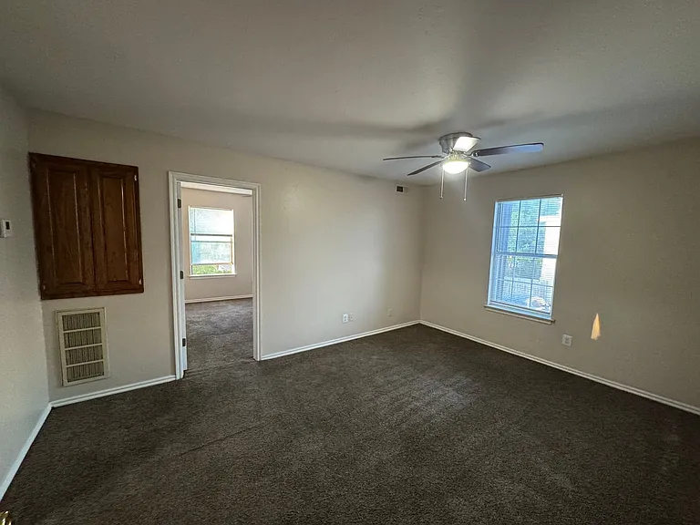 2021 NW 25th St #15 — Photo 8