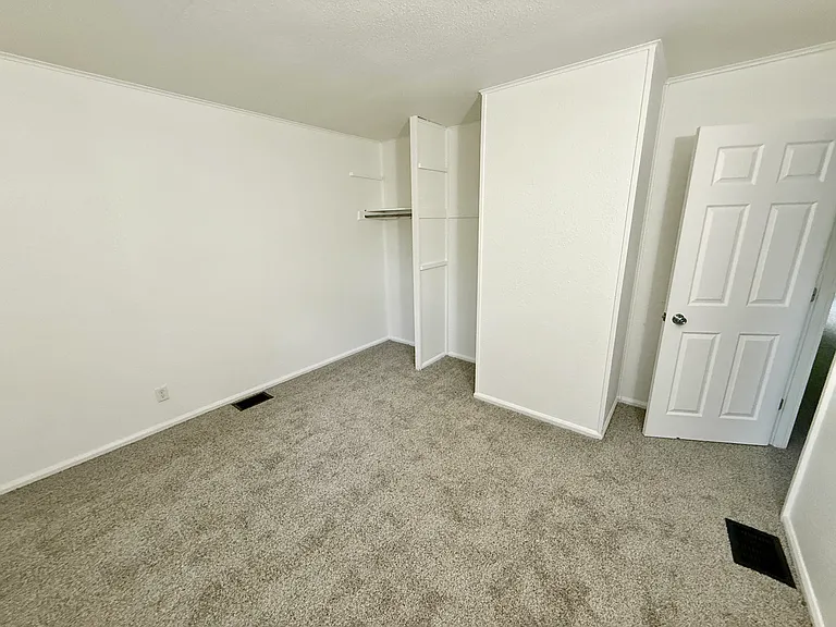 1901 Indiana Ct — Photo 4