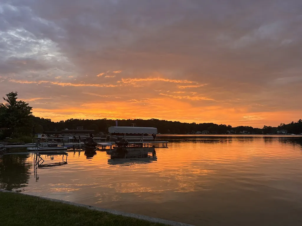 A Rare Find: Family Living on All-Sports Brower Lake — Photo 4