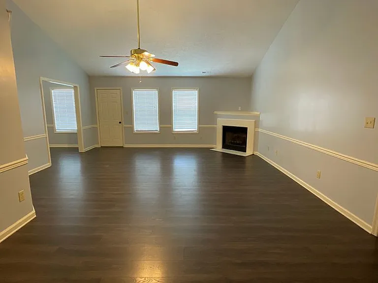 1016 Locust Ct — Photo 5
