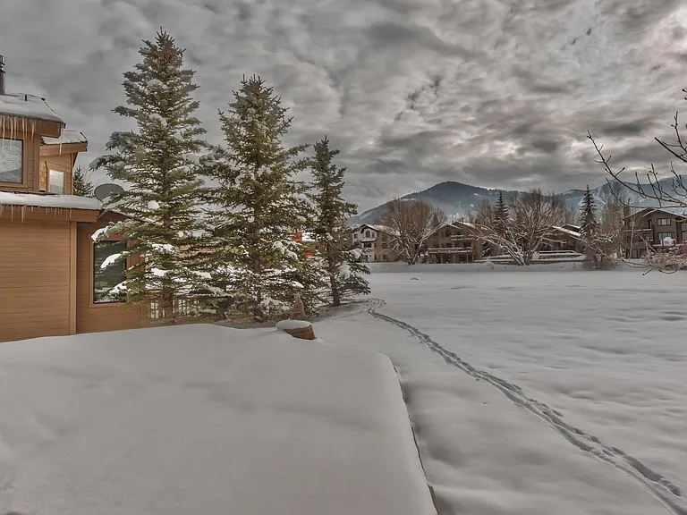4879 Silver Springs Dr — Photo 7
