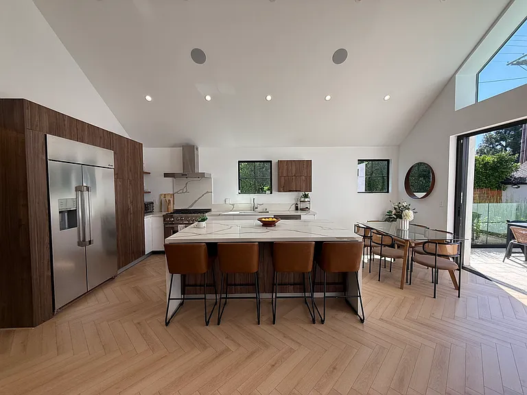 8700 Dorrington Ave — Photo 19
