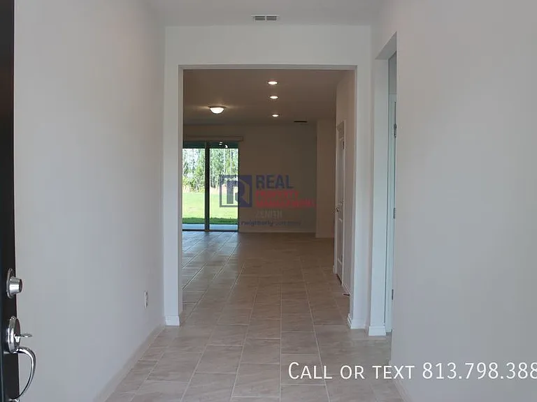 3911 N Maryland Ave — Photo 6