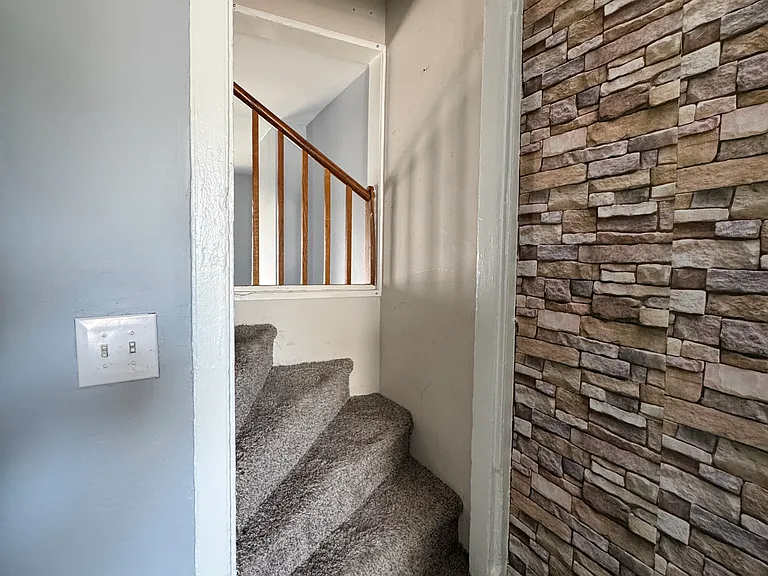 1016 Hill St — Photo 8