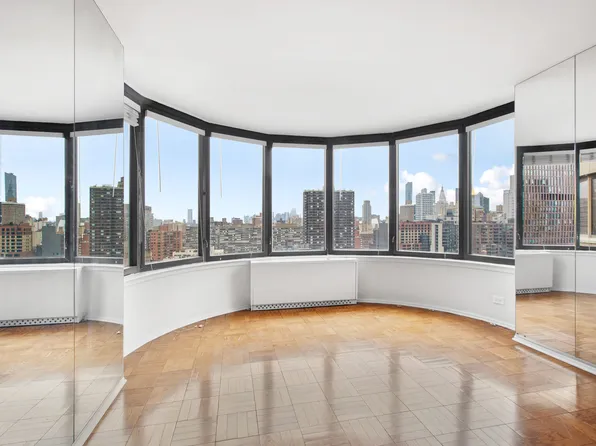 330 East 38th Street image 10 of 14