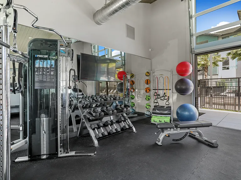 Tesoro Apartments — Photo 22