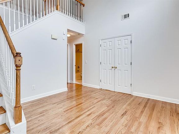4th image of 2040 Town Square Dr