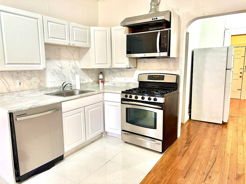 418 Central Ave #1R