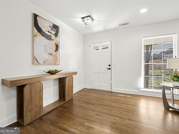 5th image of 1110 Upper Hembree Rd