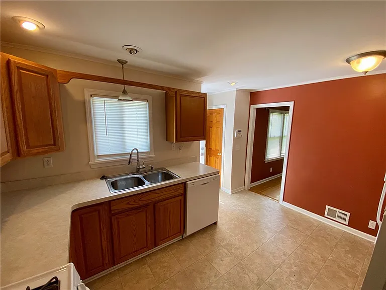 35 Westmoreland Dr — Photo 8