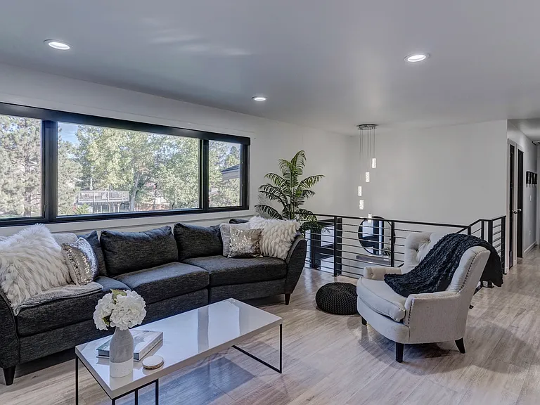 1425 Burns Dr — Photo 18