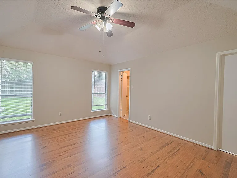6907 Yardley Dr — Photo 15