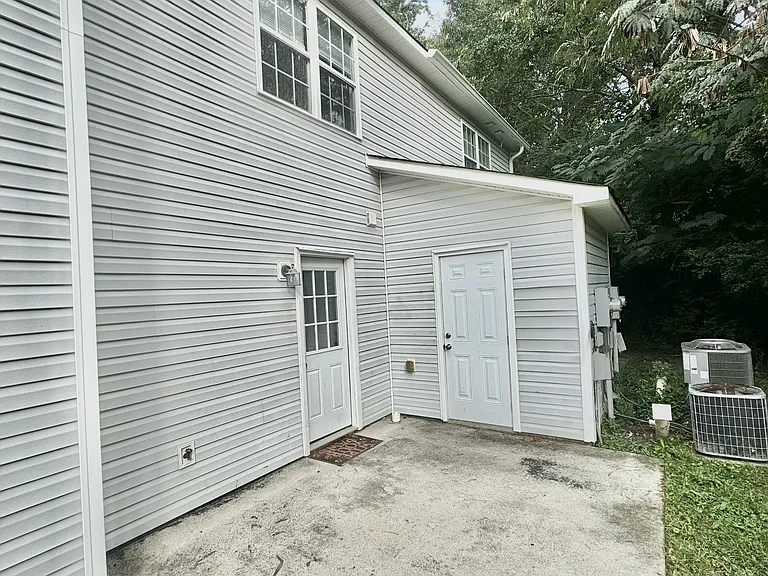 319 Bracken Pl #1 — Photo 6
