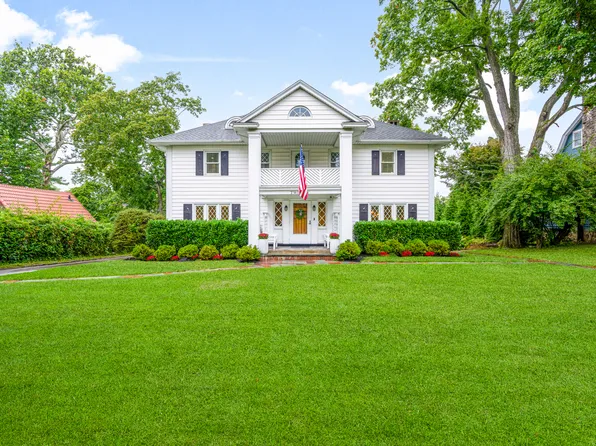 20 Elk Ave, New Rochelle, NY 10804
