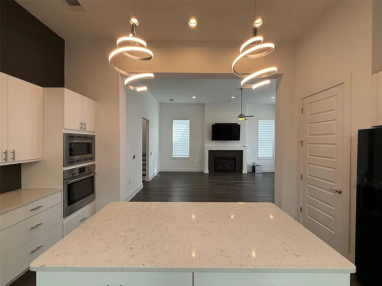 6117 Seville Dr — Photo 8