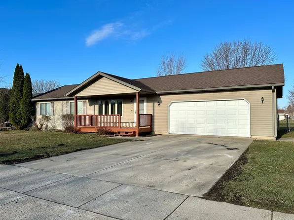 220 Rainbow Dr, Marshall, MN 56258