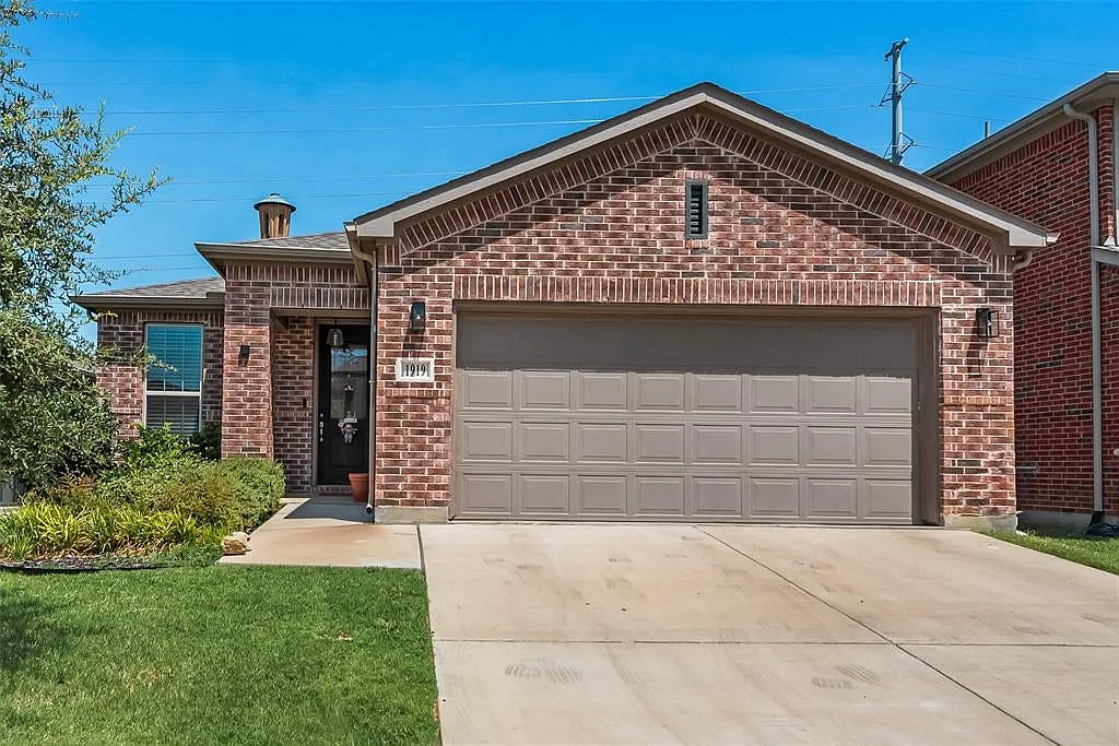 3 bed, 1588 sqft, $2,875 — Photo 1